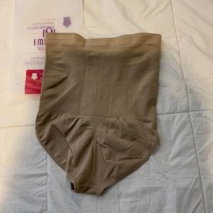NWT Womens Shapewear Brief Color Nude